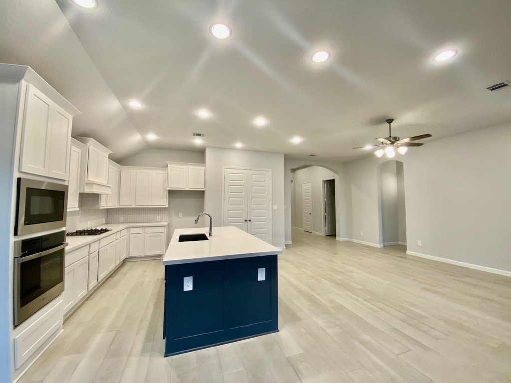 9411 Trestle Creek Court - Photo 4
