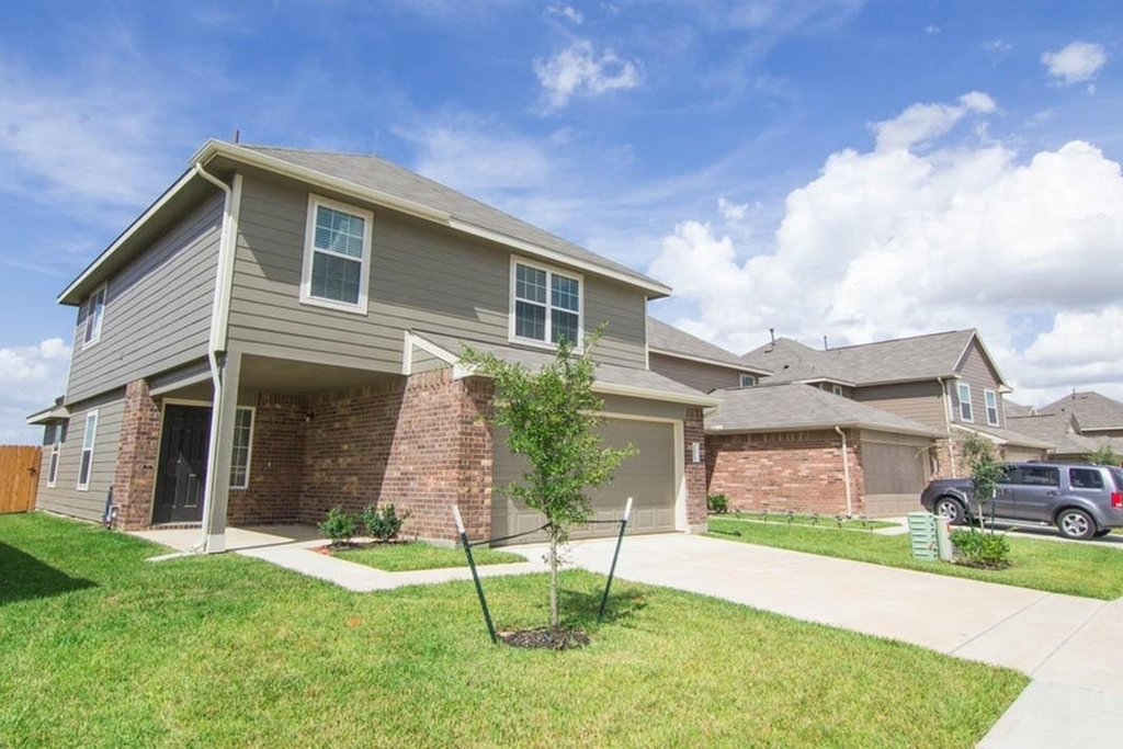 24022 Treviso Gardens Drive - Photo 0