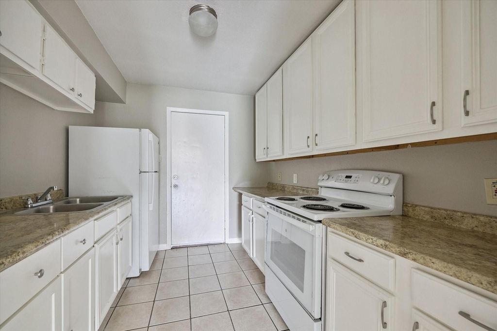 5107 Clover Street - Photo 3