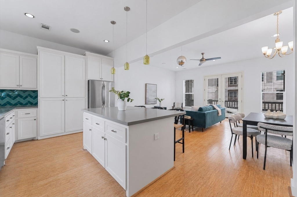 1121 Moy Street - Photo 14
