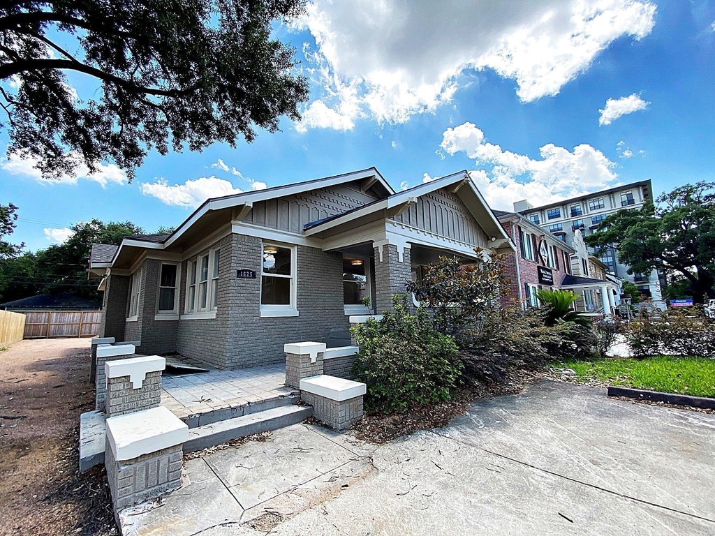 1625 W Alabama Street - Photo 0