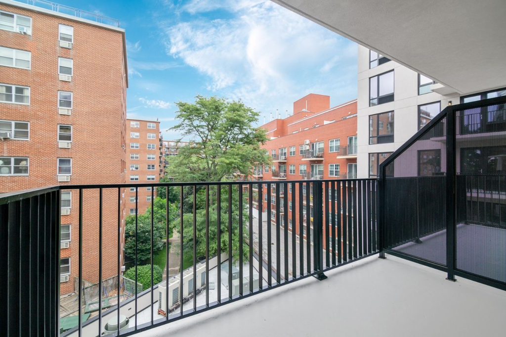 71-82 Parsons Boulevard - Photo 7