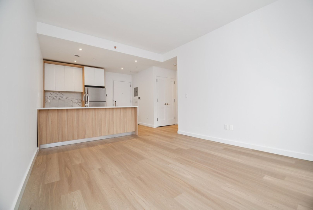 71-82 Parsons Boulevard - Photo 2