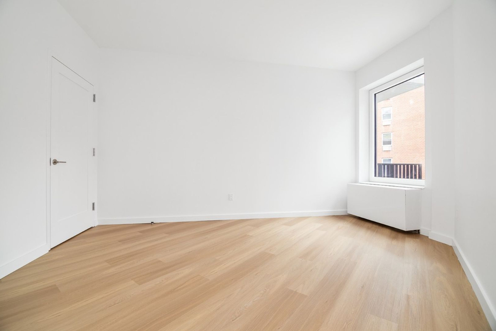 71-82 Parsons Boulevard - Photo 4