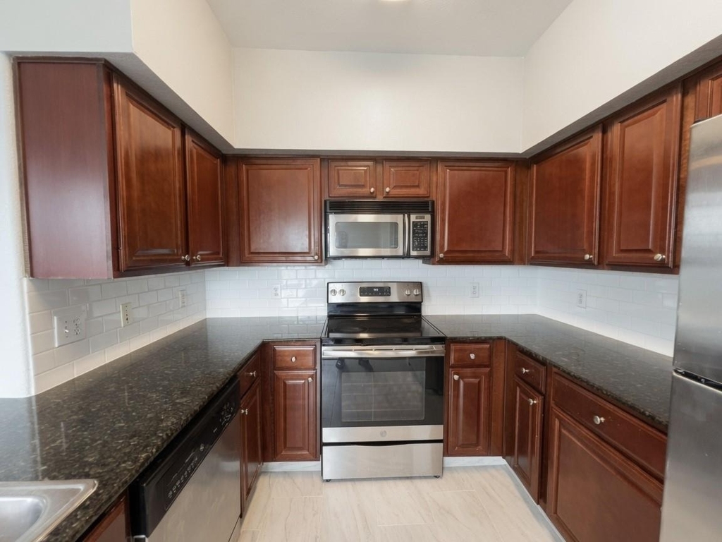 7575 Kirby Drive - Photo 8