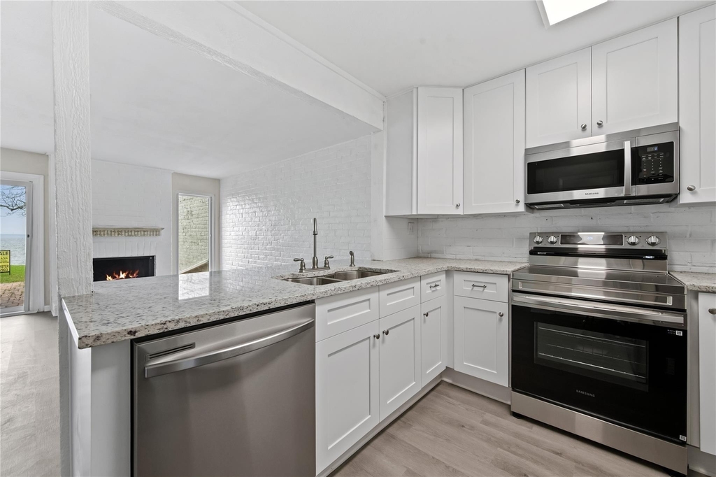 100 Edgewater Drive - Photo 5