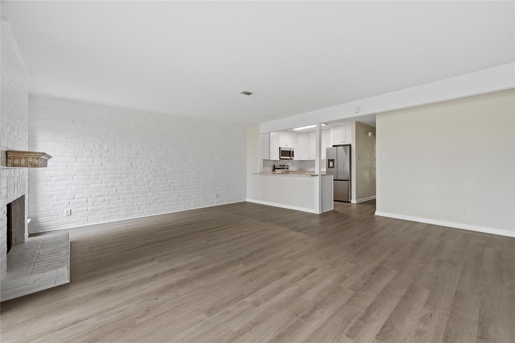 100 Edgewater Drive - Photo 3
