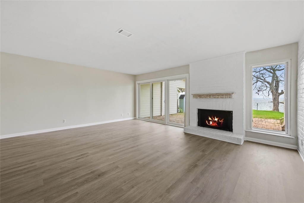 100 Edgewater Drive - Photo 2
