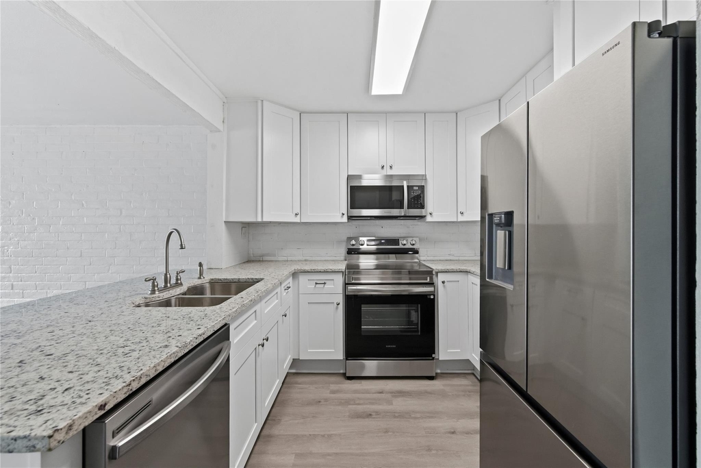100 Edgewater Drive - Photo 6