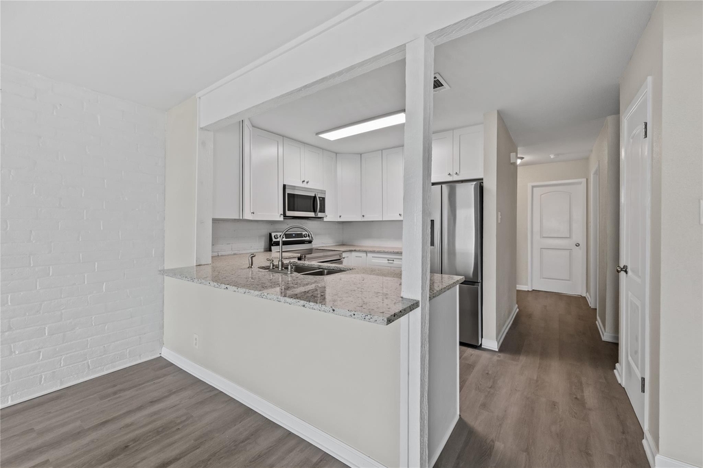 100 Edgewater Drive - Photo 4