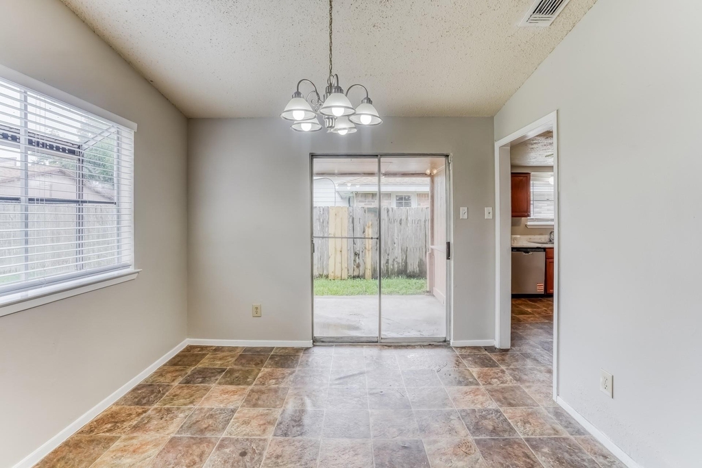 6918 Skyline Park Drive - Photo 4