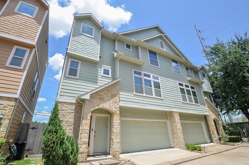 3307 Home Point Drive - Photo 0