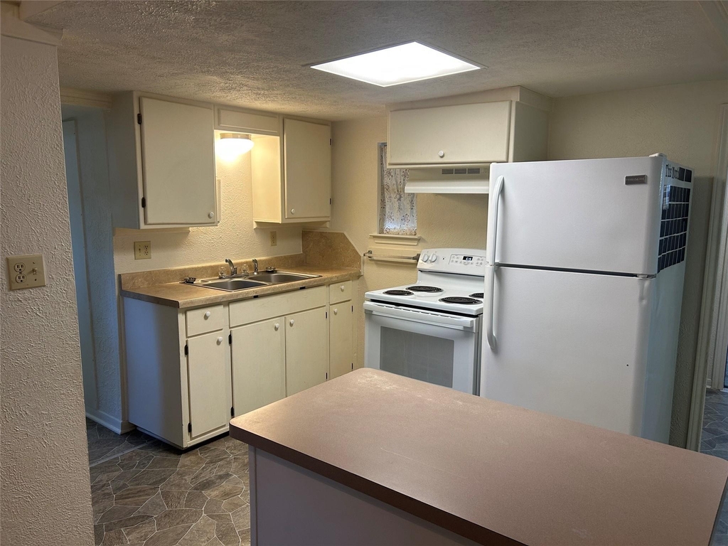 2561 Pioneer Ln Lane - Photo 3