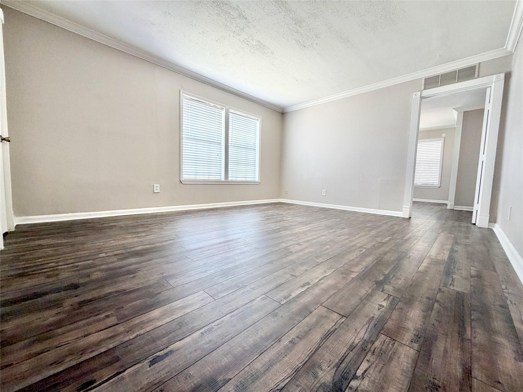 218 W 15th Street - Photo 8