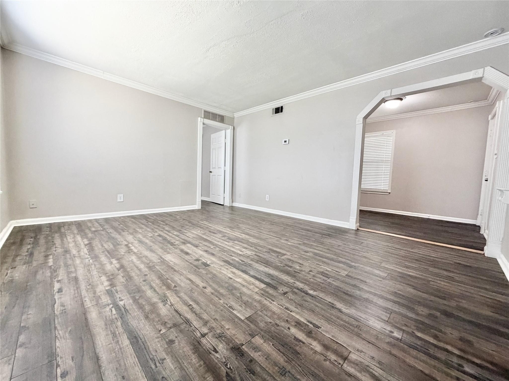 218 W 15th Street - Photo 10