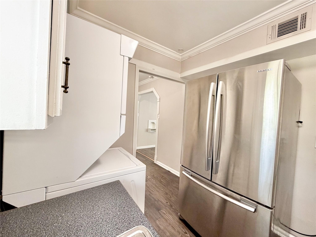 218 W 15th Street - Photo 7