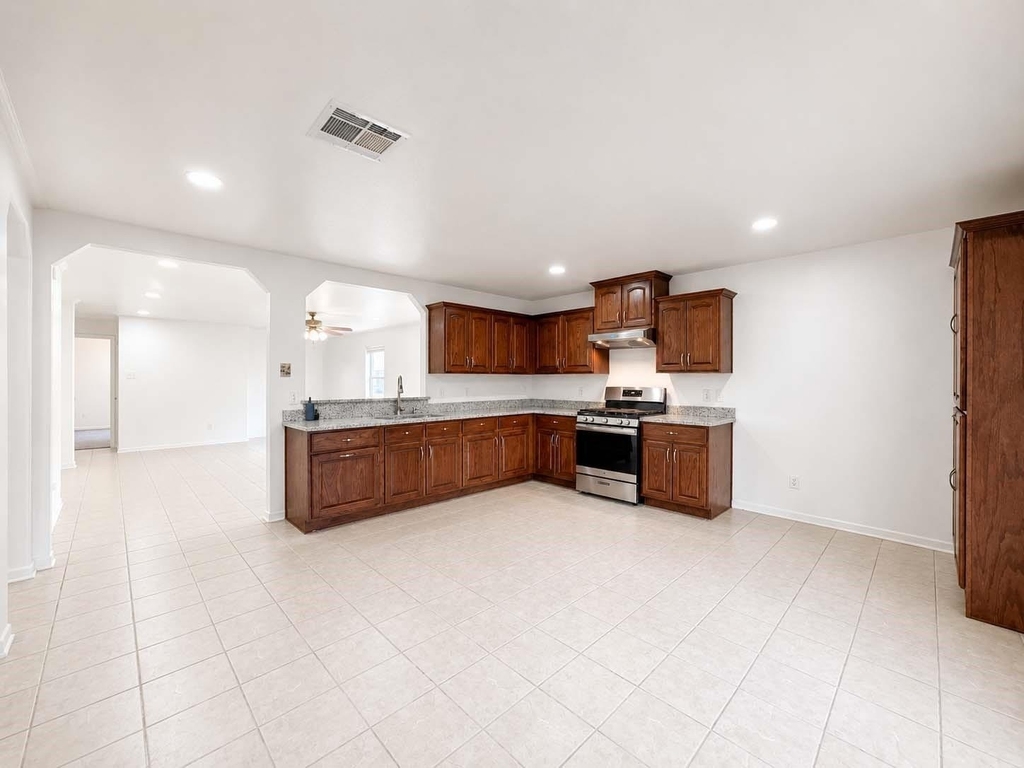 3209 Wheatmeadow Court - Photo 8