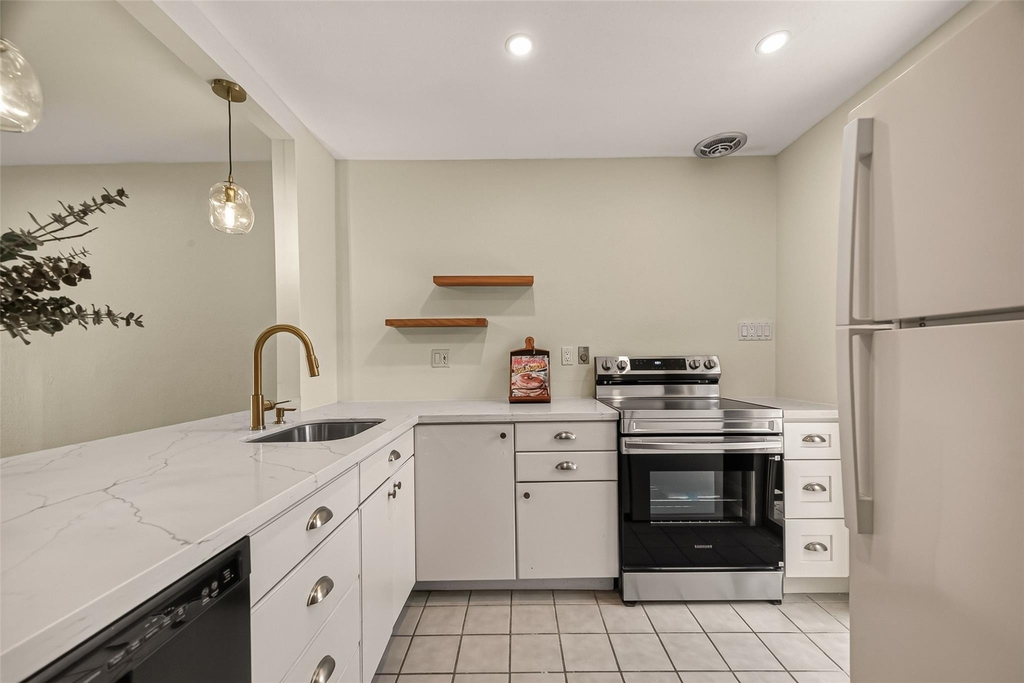5056 Glenmont Drive - Photo 10