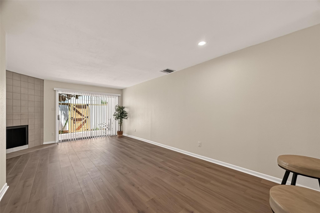 5056 Glenmont Drive - Photo 6