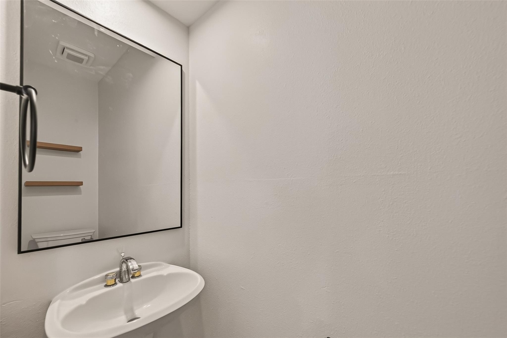 5056 Glenmont Drive - Photo 14