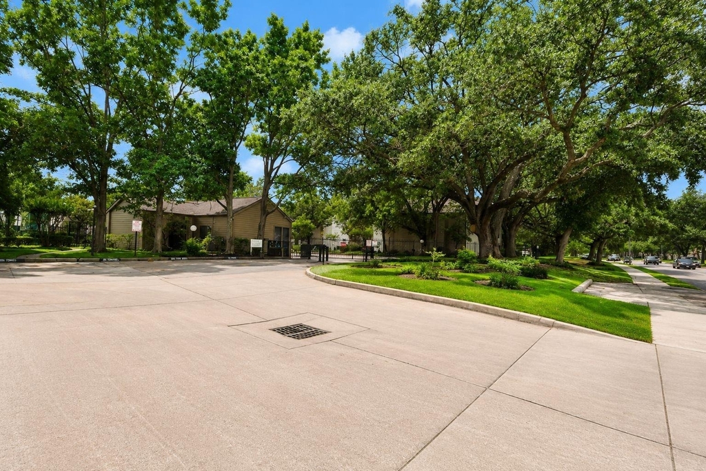 10053 Westpark Drive - Photo 15