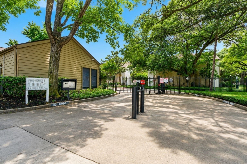 10053 Westpark Drive - Photo 14
