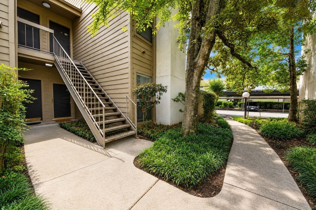 10053 Westpark Drive - Photo 0