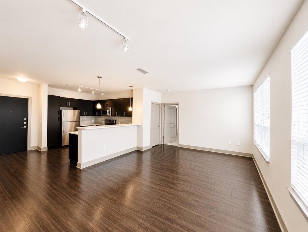 1340 W Gray Street - Photo 0