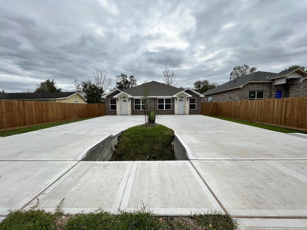 5706 Howell Street - Photo 2