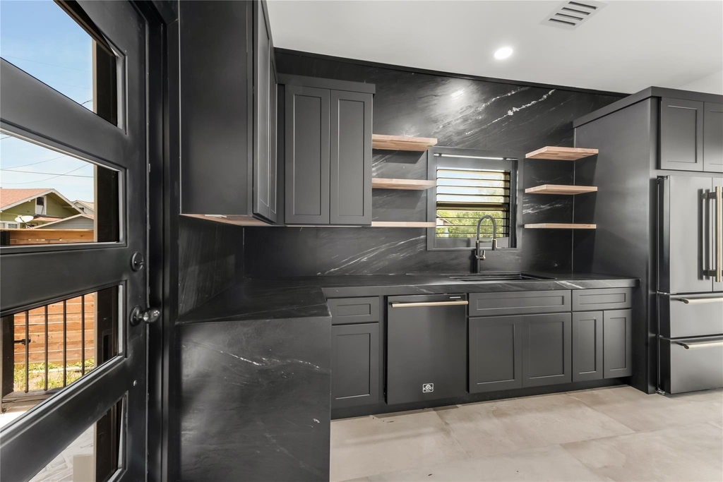 402 Hunt Street - Photo 3