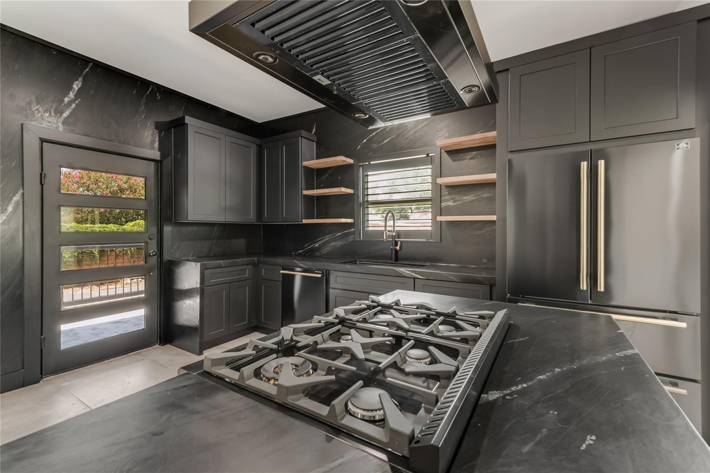 402 Hunt Street - Photo 2