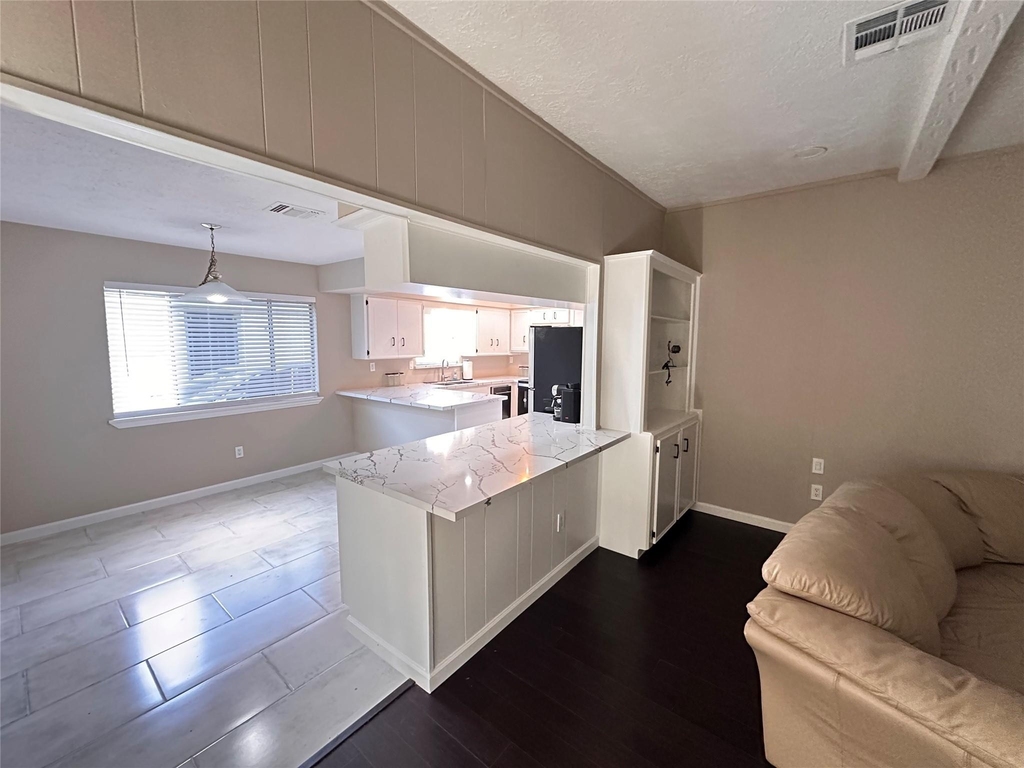 10902 Bob White Drive - Photo 9
