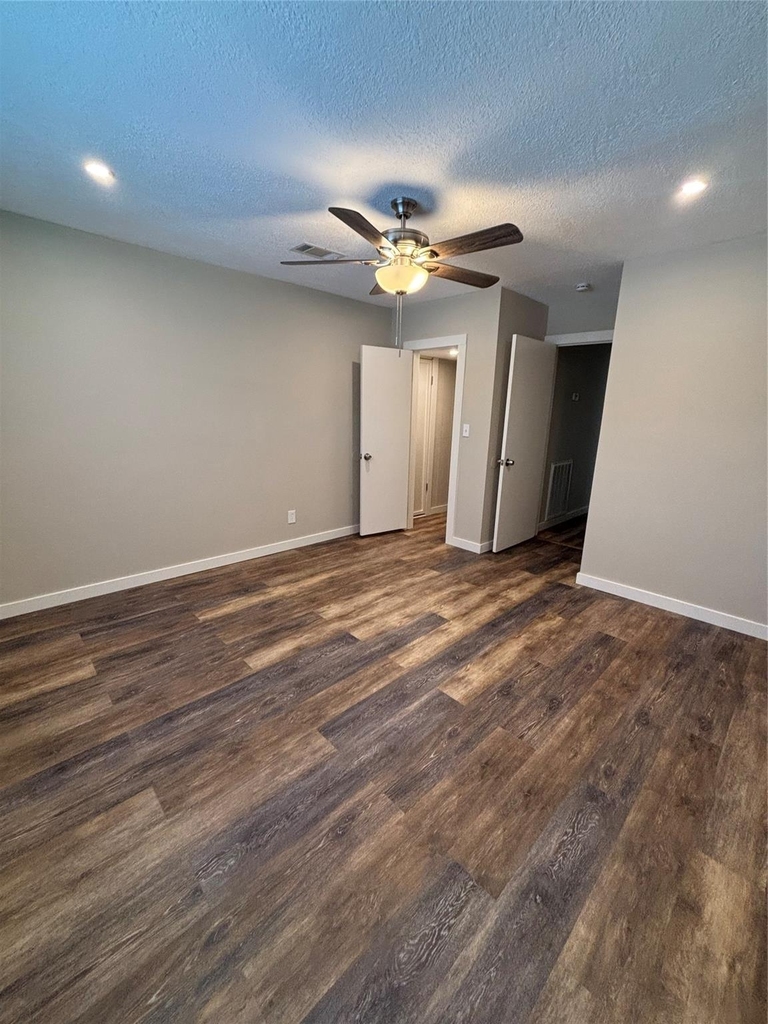 8049 Forest Hills Drive - Photo 32
