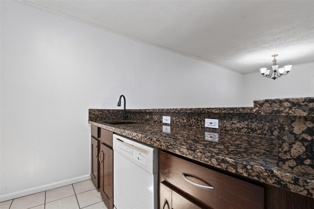 3271 Sul Ross Street - Photo 8