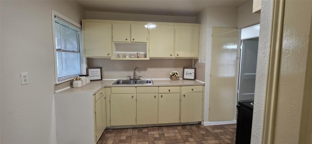 2110 5th Street - Photo 9