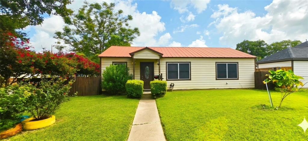 2110 5th Street - Photo 1