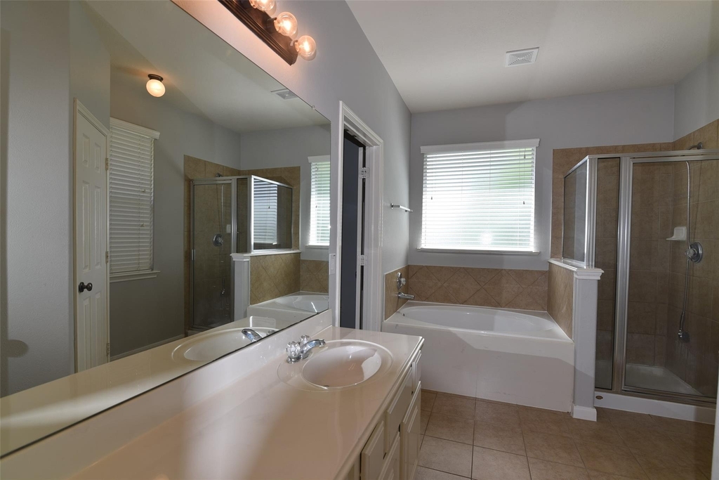 7927 Cardinal Landing Lane - Photo 17