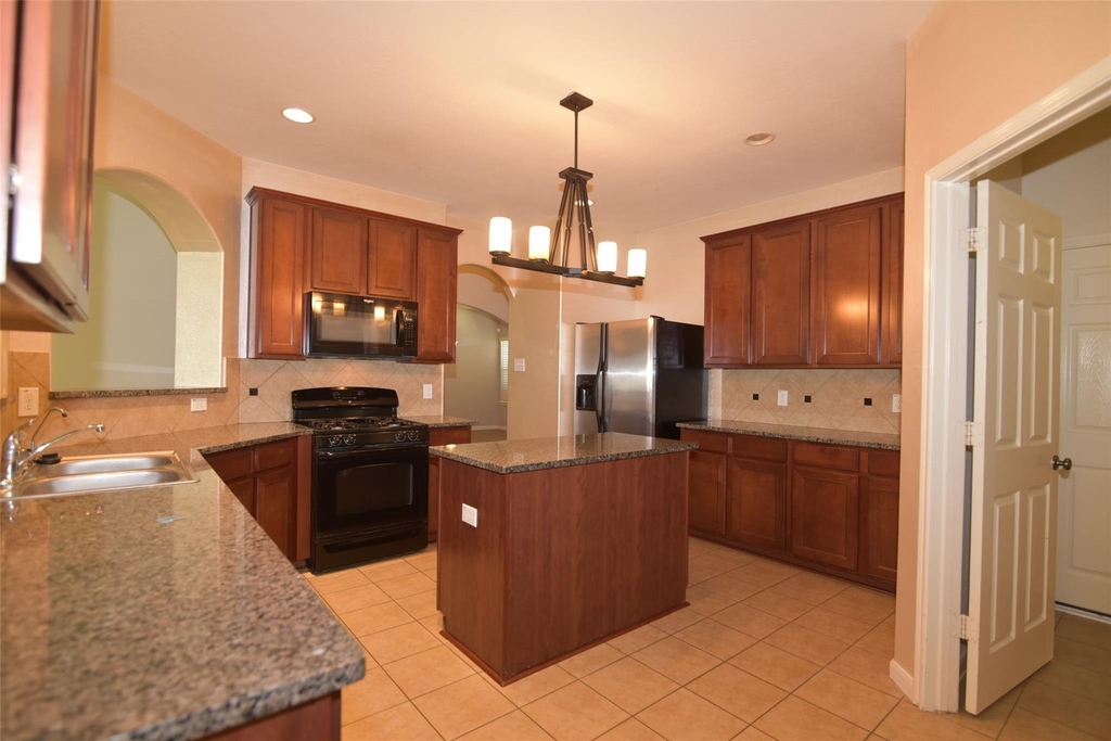 7927 Cardinal Landing Lane - Photo 0