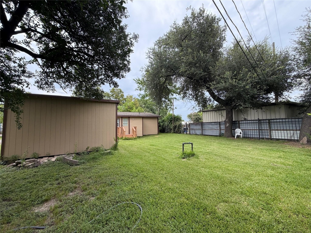 8907 Meadow Vista Boulevard - Photo 2