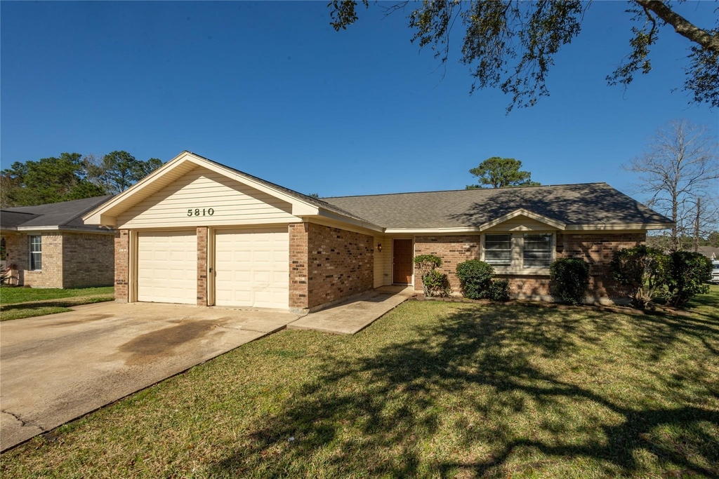 5810 Meadowview Road - Photo 0