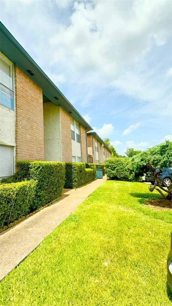8360 Jorine Drive - Photo 3
