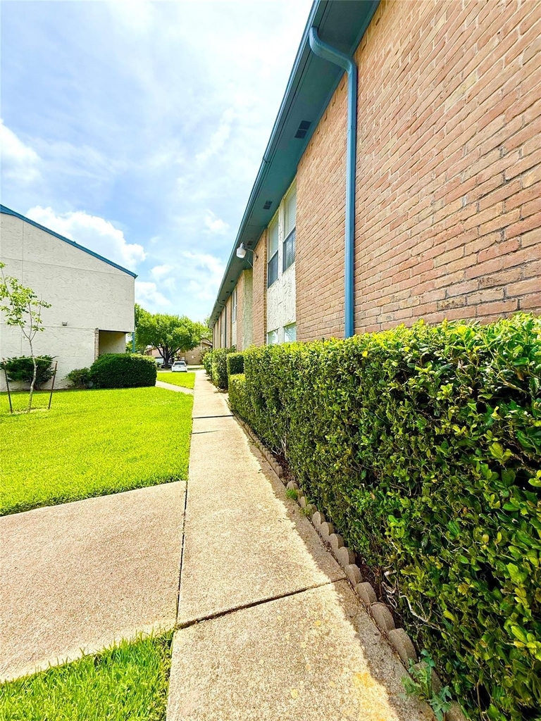 8360 Jorine Drive - Photo 4