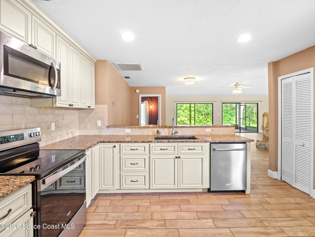 3725 Laurette Road - Photo 12