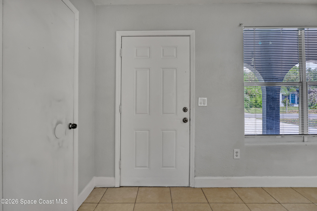 807 Hillsdale Drive - Photo 3