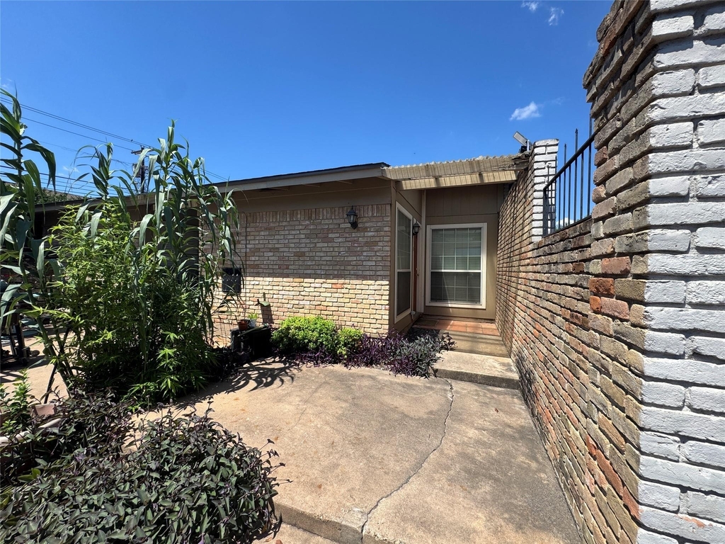 3428 Willowrun - Photo 0