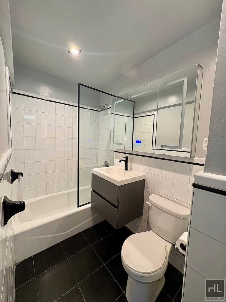 East 58 Street - Photo 2