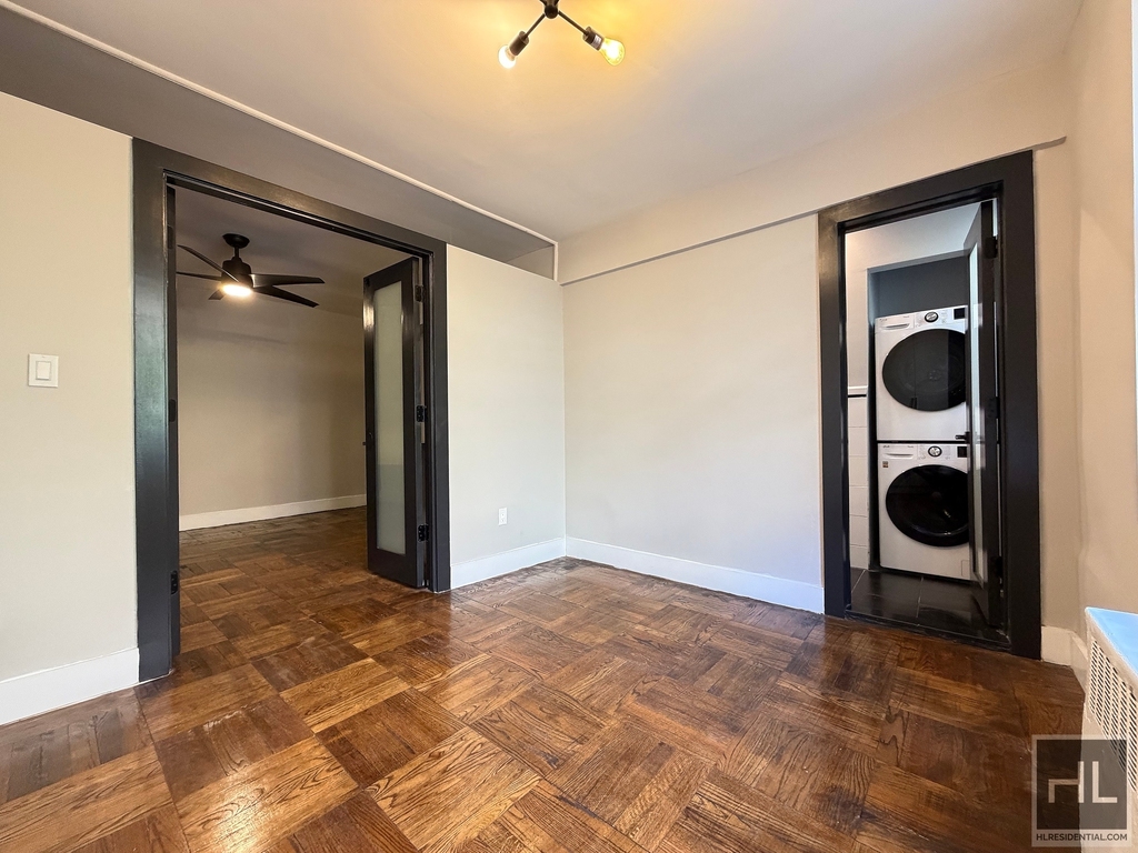 East 58 Street - Photo 1