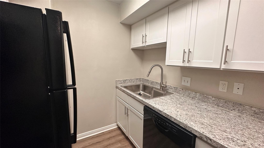 2825 Bellefontaine Street - Photo 2