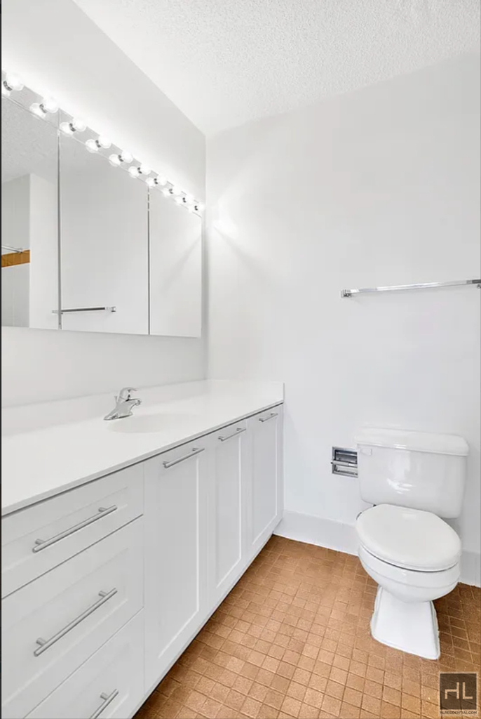 West 87th Street - Photo 4