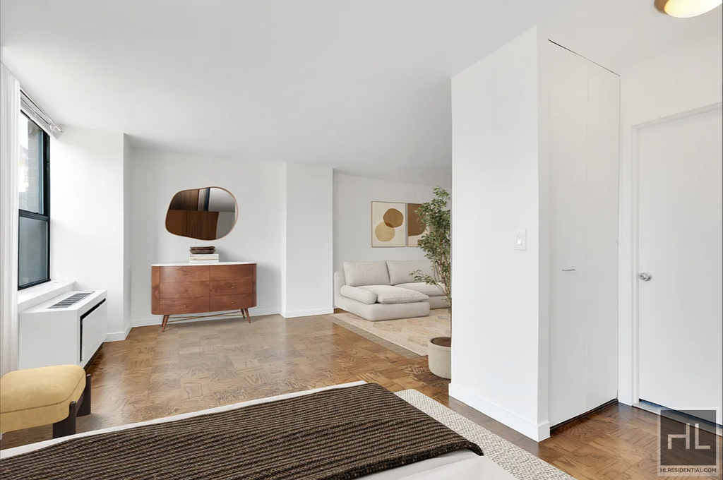 West 87th Street - Photo 1